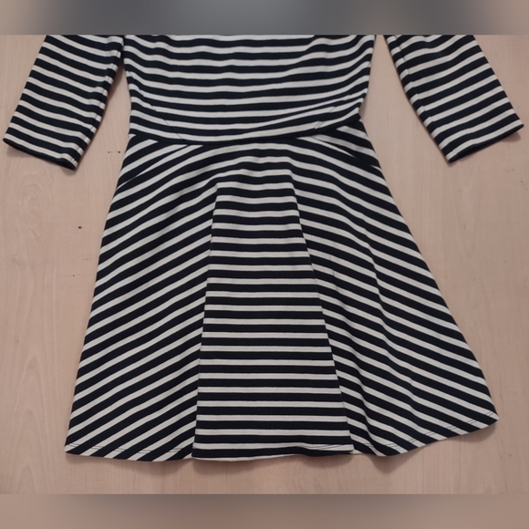 Hollister Black and White Striped Mini Skater Dress with 3/4 Length Slee… - Picture 6 of 7